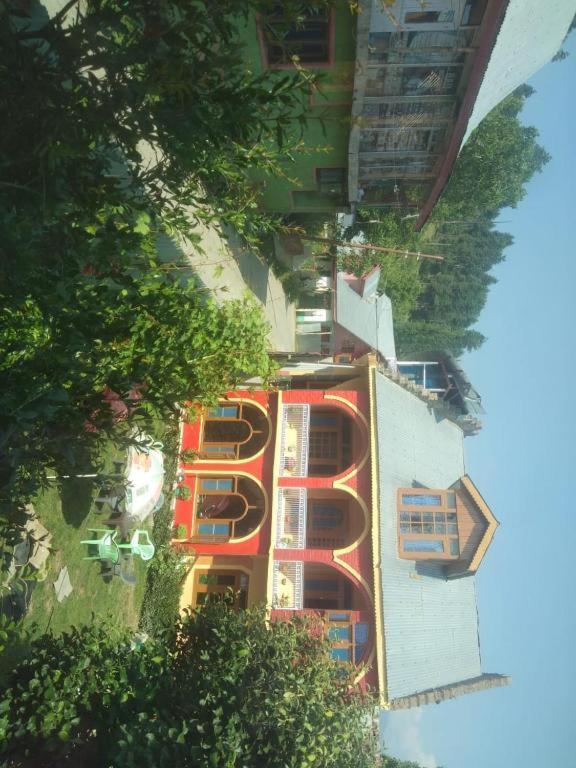 Wani Guest House Gulmarg Bagian luar foto